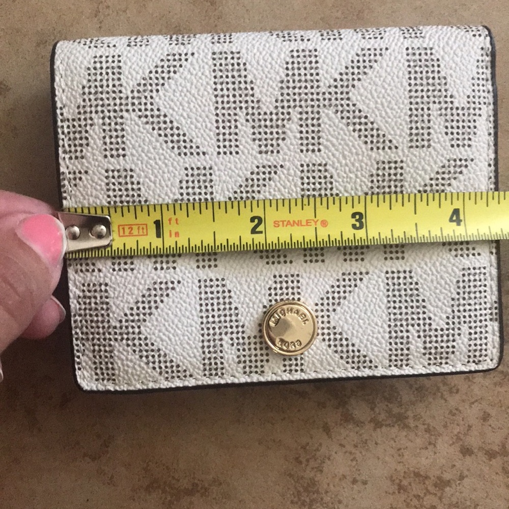 Michael Kors Wallet - Picture 13 of 15
